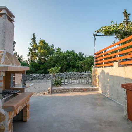 Green Oak Villa Orthoniaí Екстериор снимка